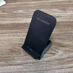 30W Vertical Fast Charging Charger With Heat Dissipation Hole
