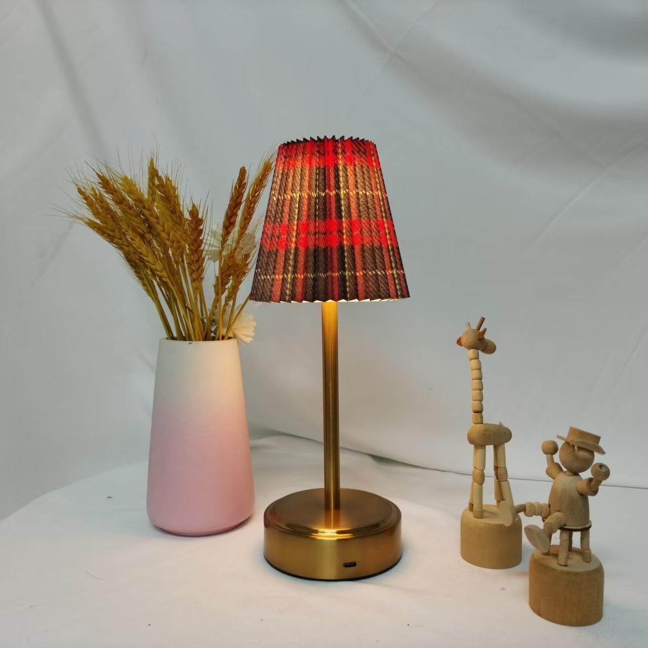 Pleated Fabric Metal Table Lamp Vintage Ambiance Rechargeable Touch-Controlled Night Light