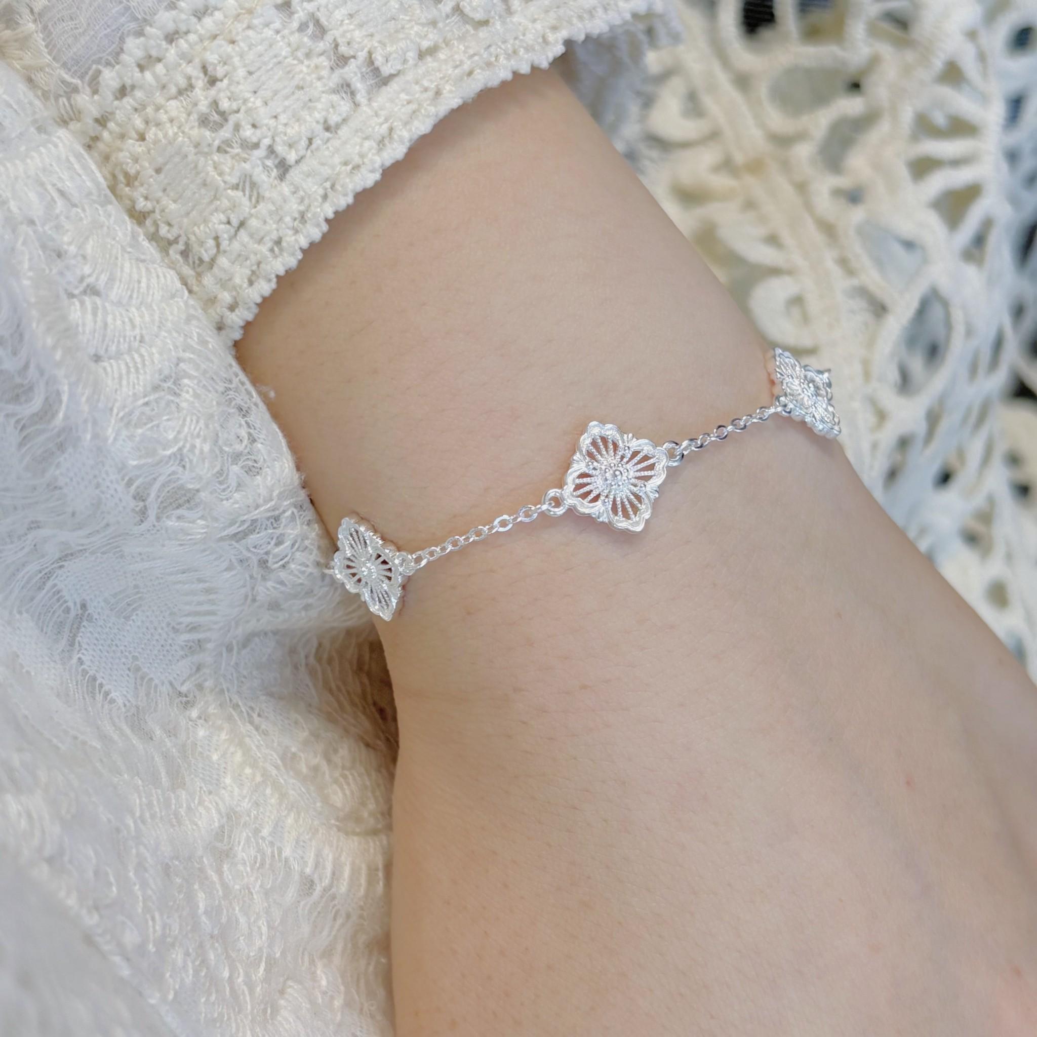 1pc 999 Sterling Silver Hollow Flower Charm Bracelet, Retro Minimalist Style, Perfect For Daily Wear And Valentines Gift